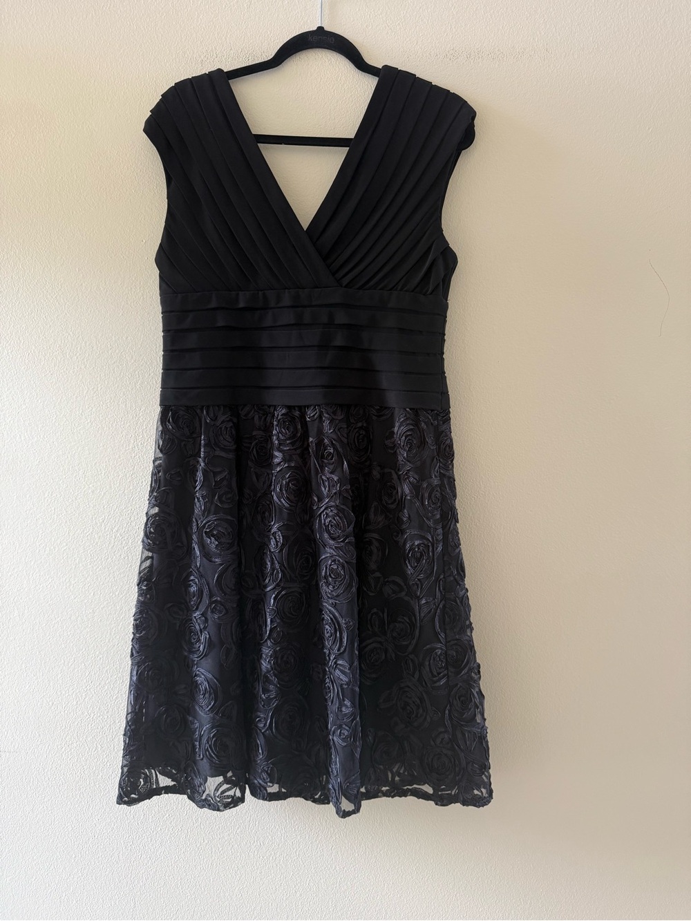 Adrianna Papell Black V-Neck Pleated Bodice Midi Dress with Rosette Skirt